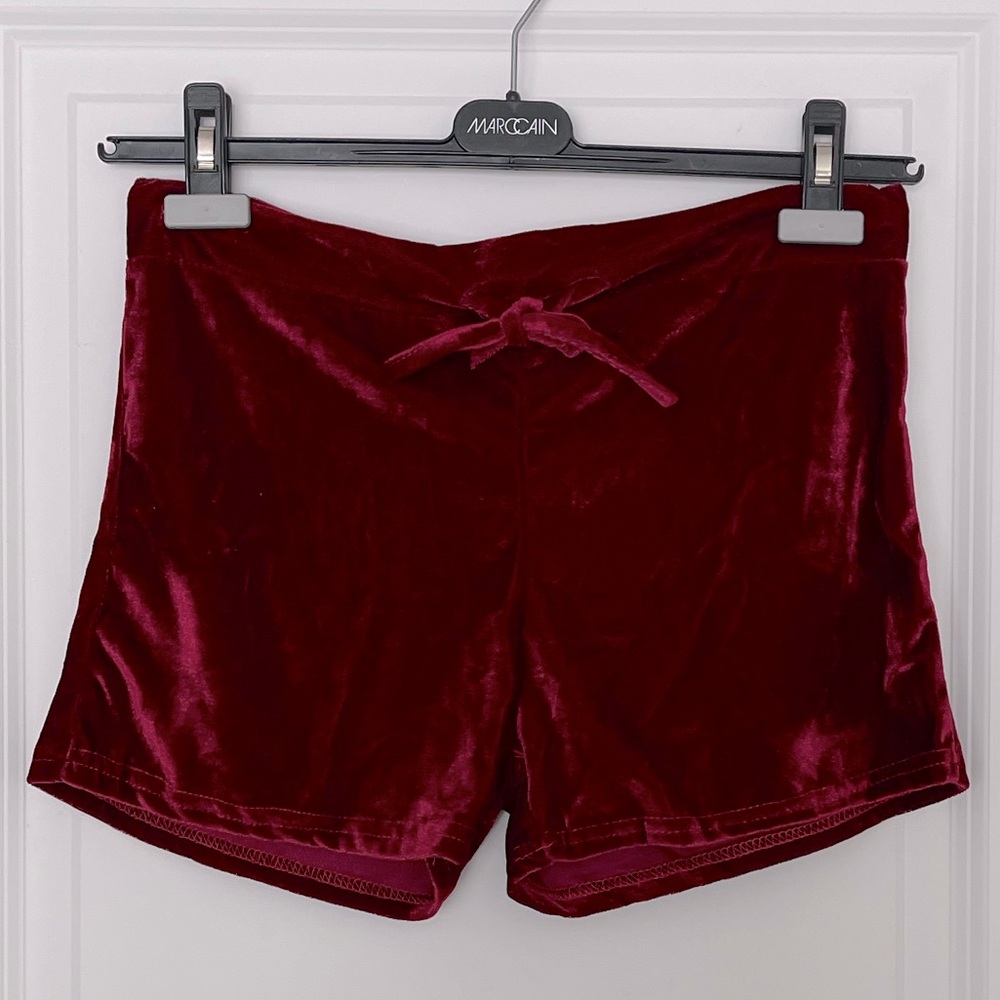 ✨3/10$ NWOT Red Crushed Velvet Shorts